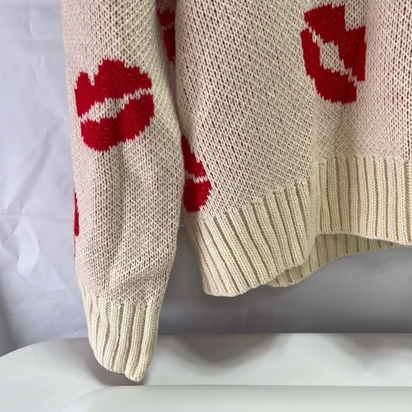 NEW - Red LIPS Graphic Size Small POL Sweater - Picture 4 of 11